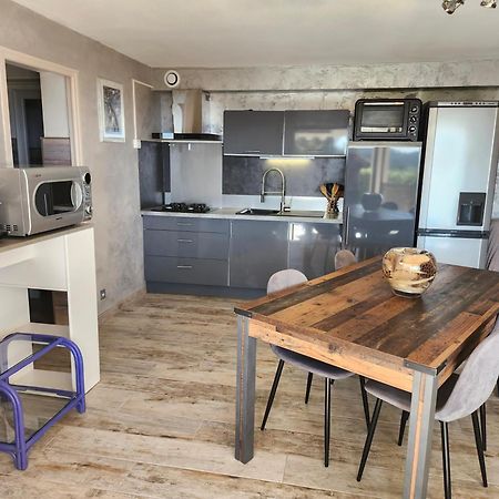 Appartement Rez De Jardin Dans Villa Vue Mer 滨海卡瓦莱尔 外观 照片
