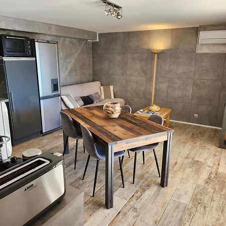Appartement Rez De Jardin Dans Villa Vue Mer 滨海卡瓦莱尔 外观 照片