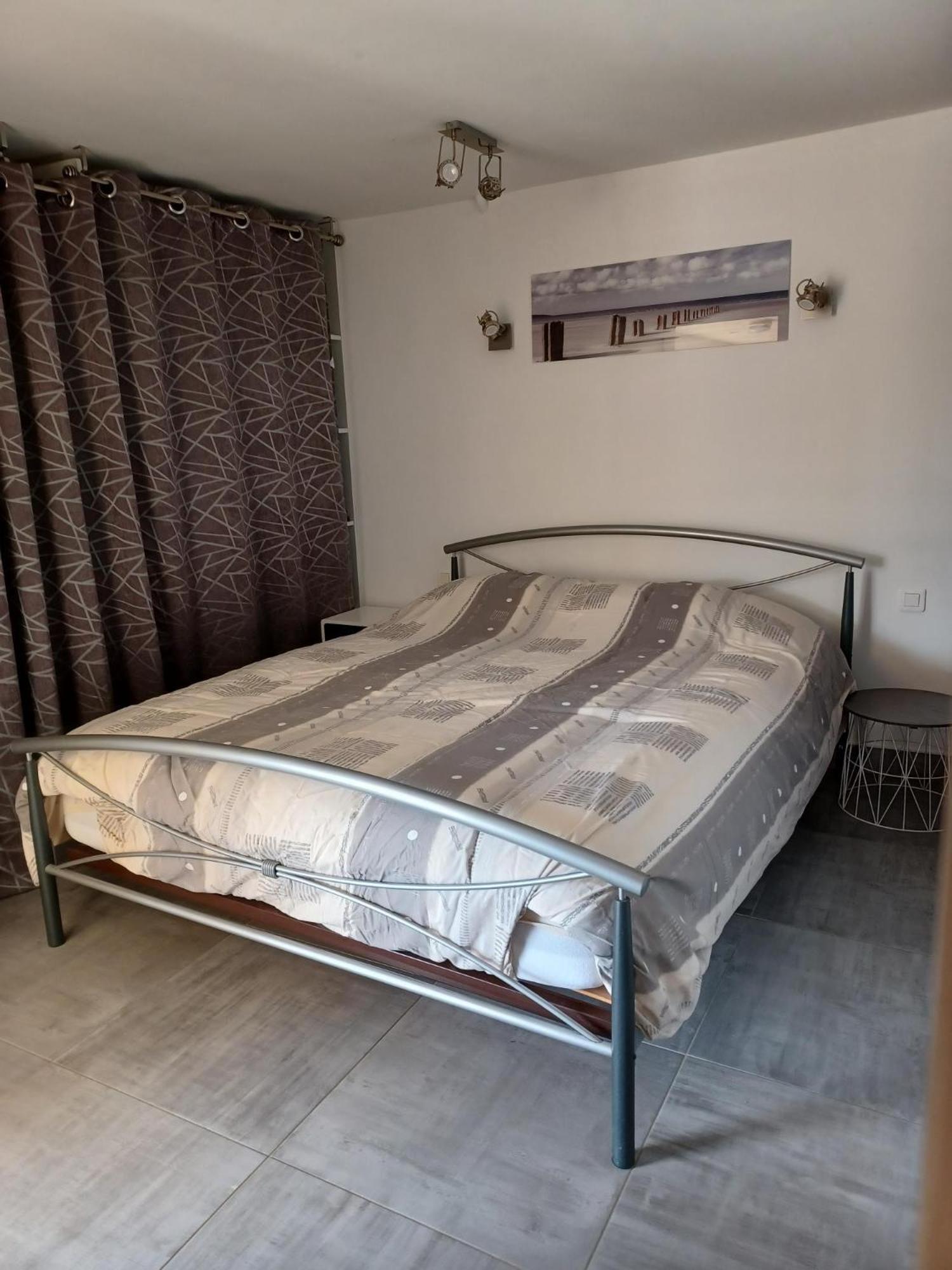 Appartement Rez De Jardin Dans Villa Vue Mer 滨海卡瓦莱尔 外观 照片