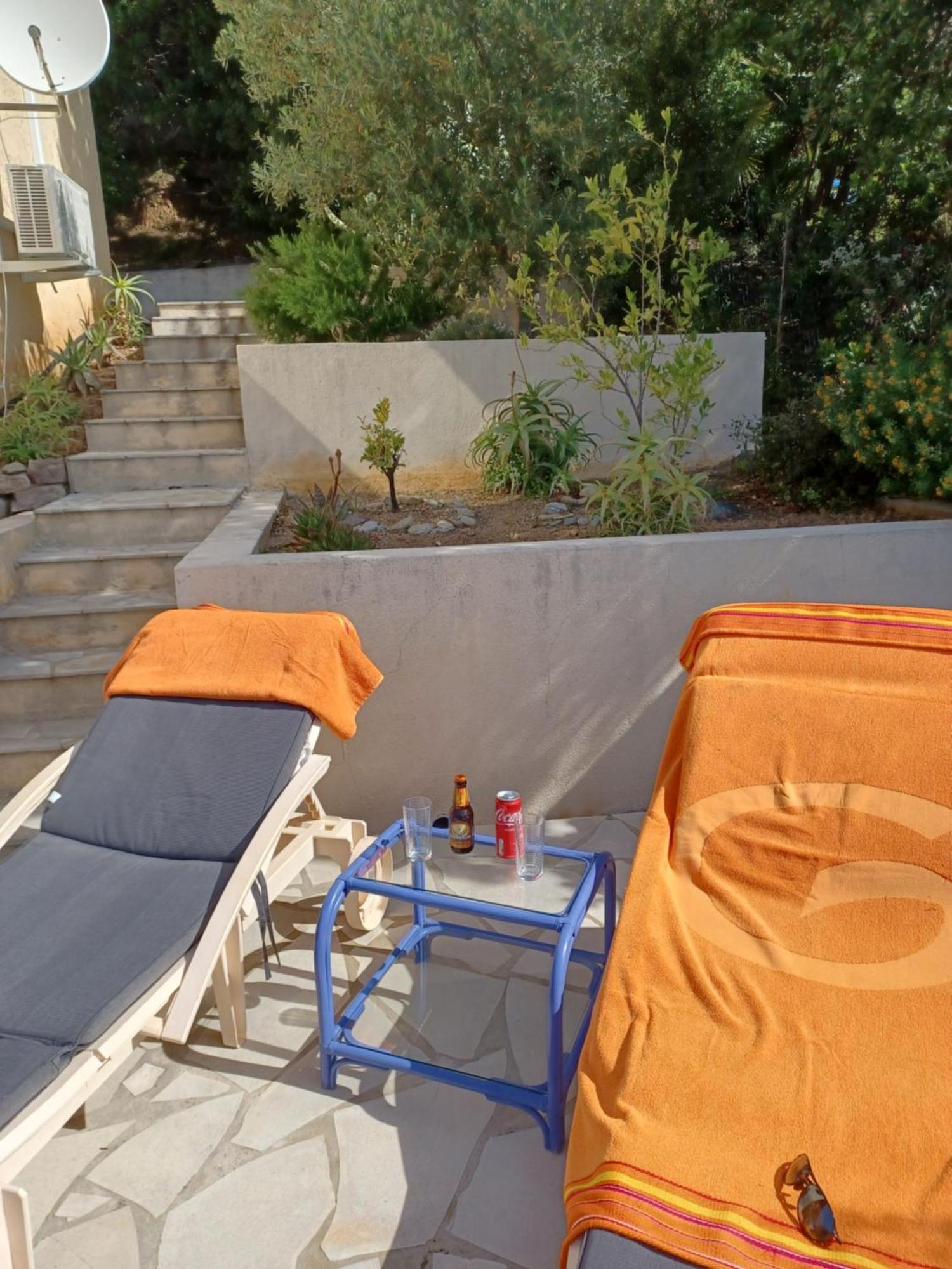 Appartement Rez De Jardin Dans Villa Vue Mer 滨海卡瓦莱尔 外观 照片
