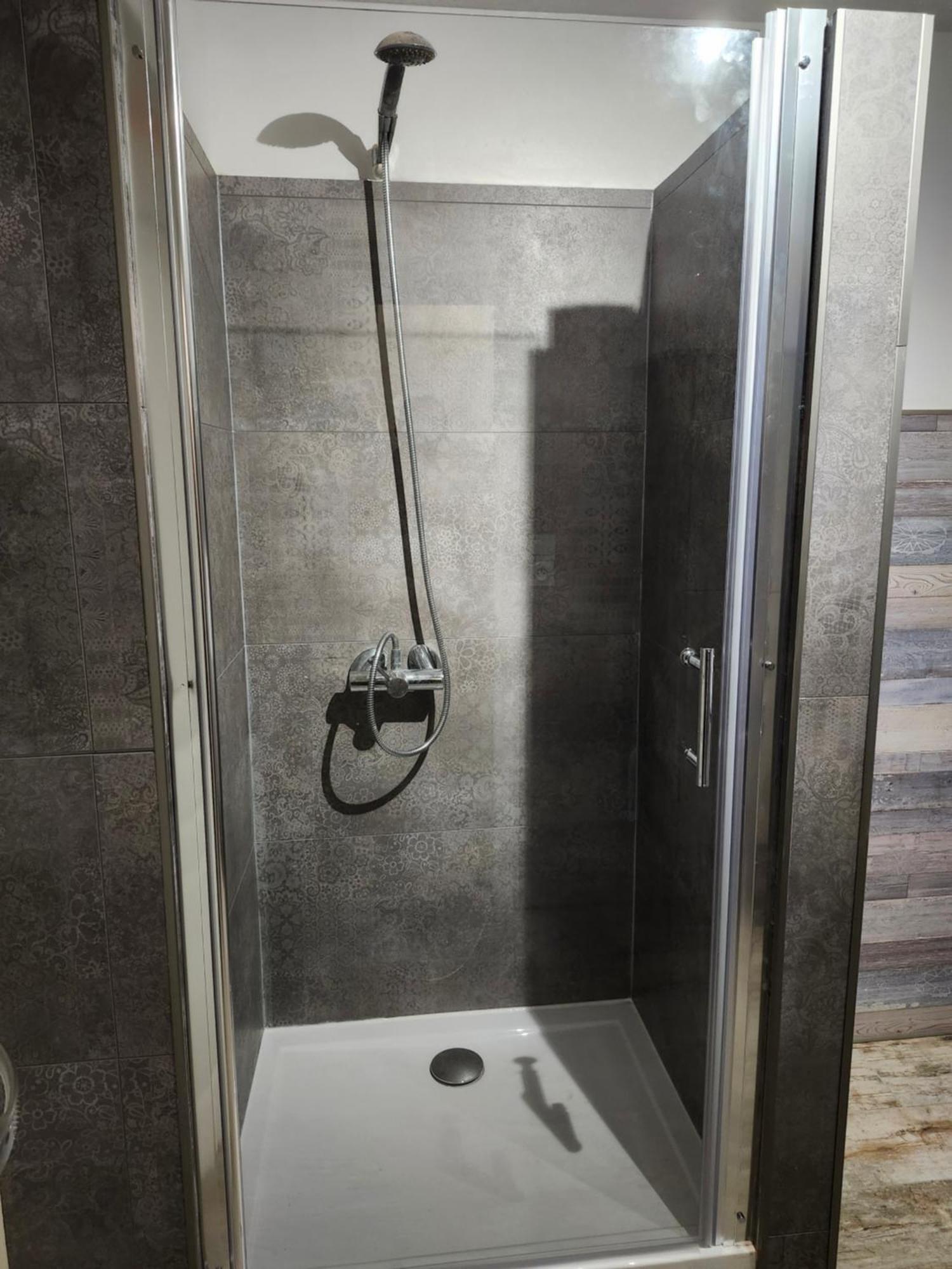Appartement Rez De Jardin Dans Villa Vue Mer 滨海卡瓦莱尔 外观 照片