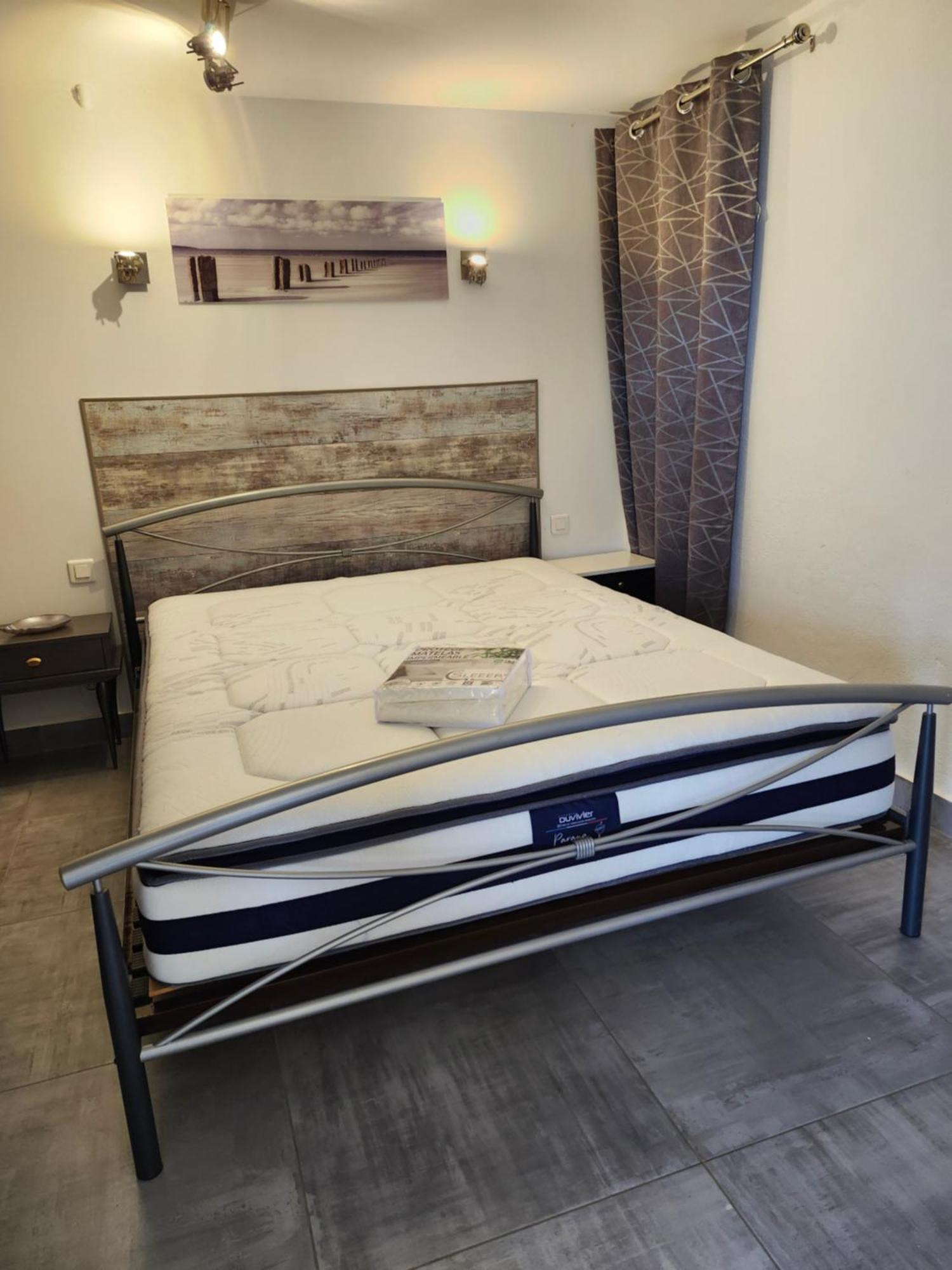Appartement Rez De Jardin Dans Villa Vue Mer 滨海卡瓦莱尔 外观 照片